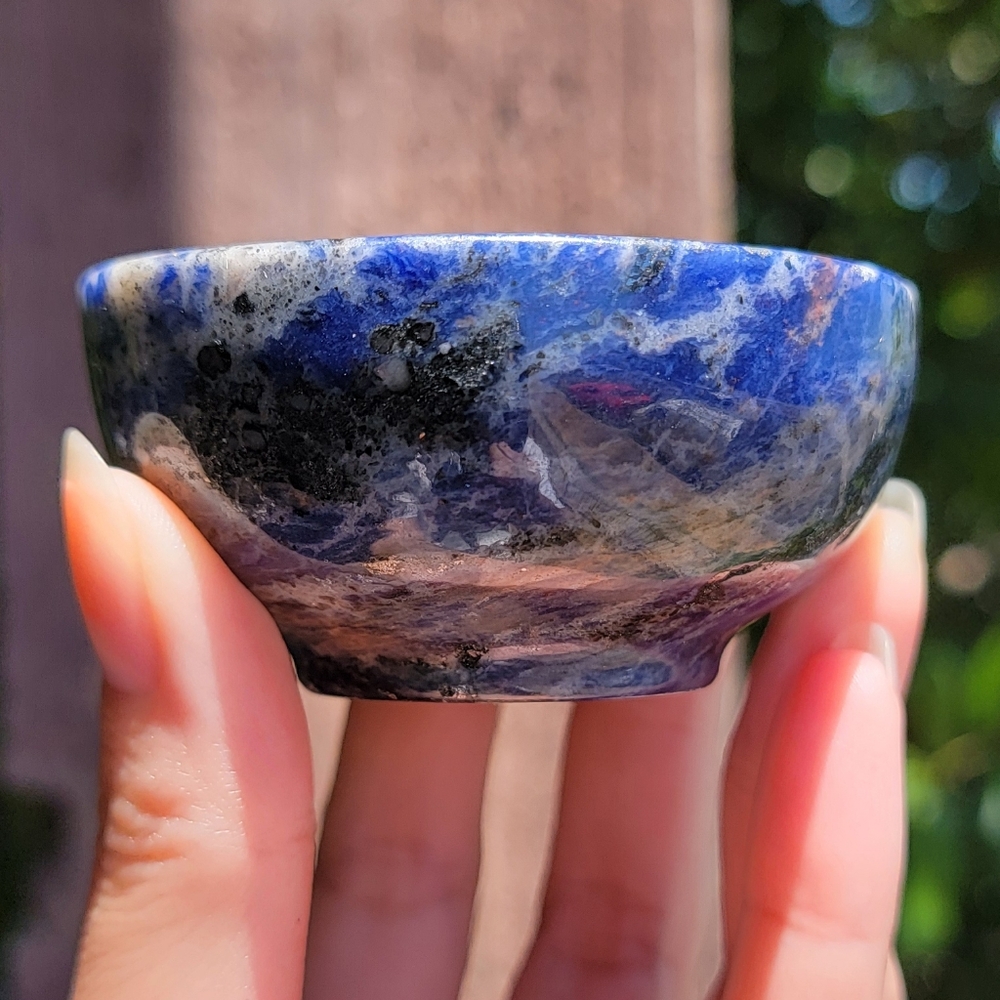 (B) NEW 2.375" x 1.25" x 110G SODALITE WITH HEMATITE & SUNSTONE BOWL